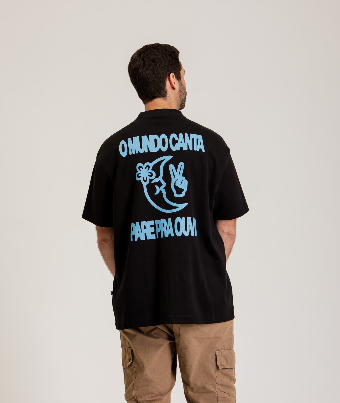 Camiseta Over O Mundo Canta