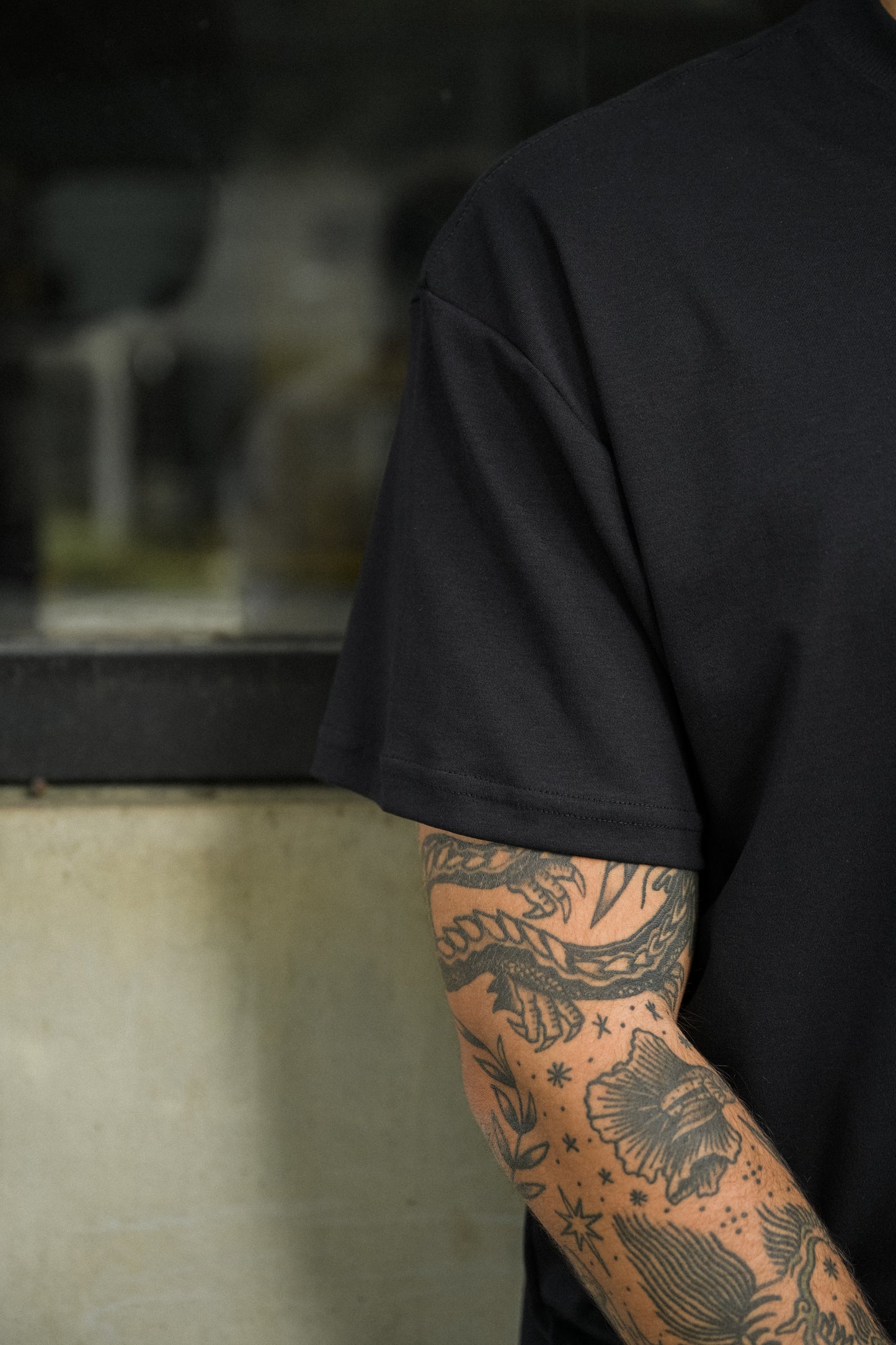 Camiseta Over Savor the Taste - Preta