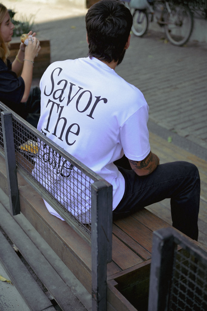 Camiseta Over Savor the Taste - Branca