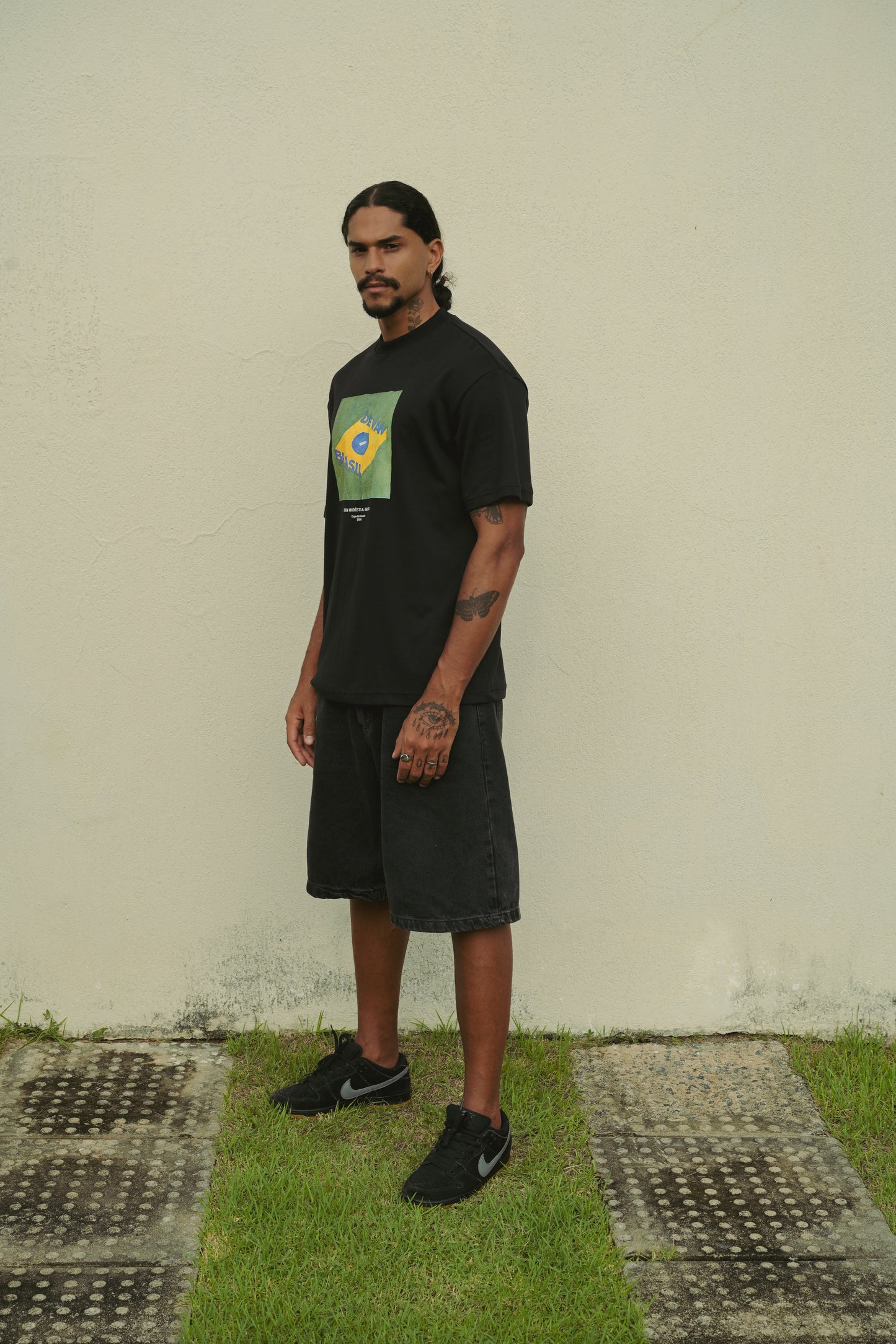 Camiseta Over Devan Brasil Preta