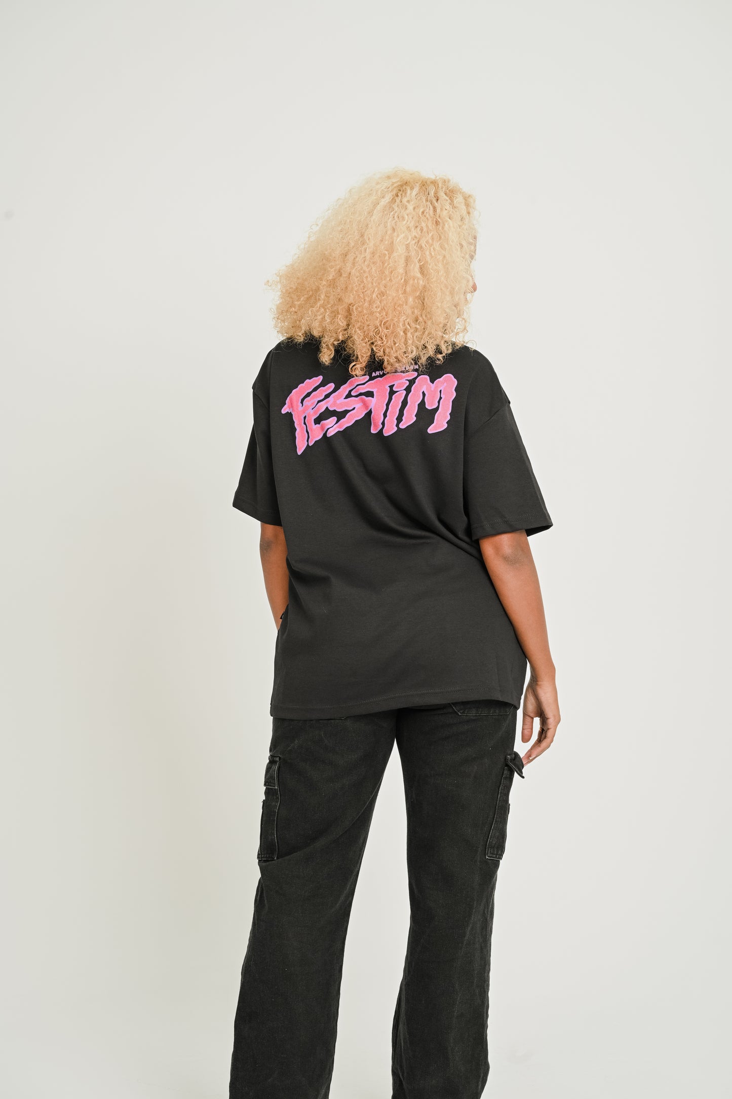 Camiseta Over Festim Preta