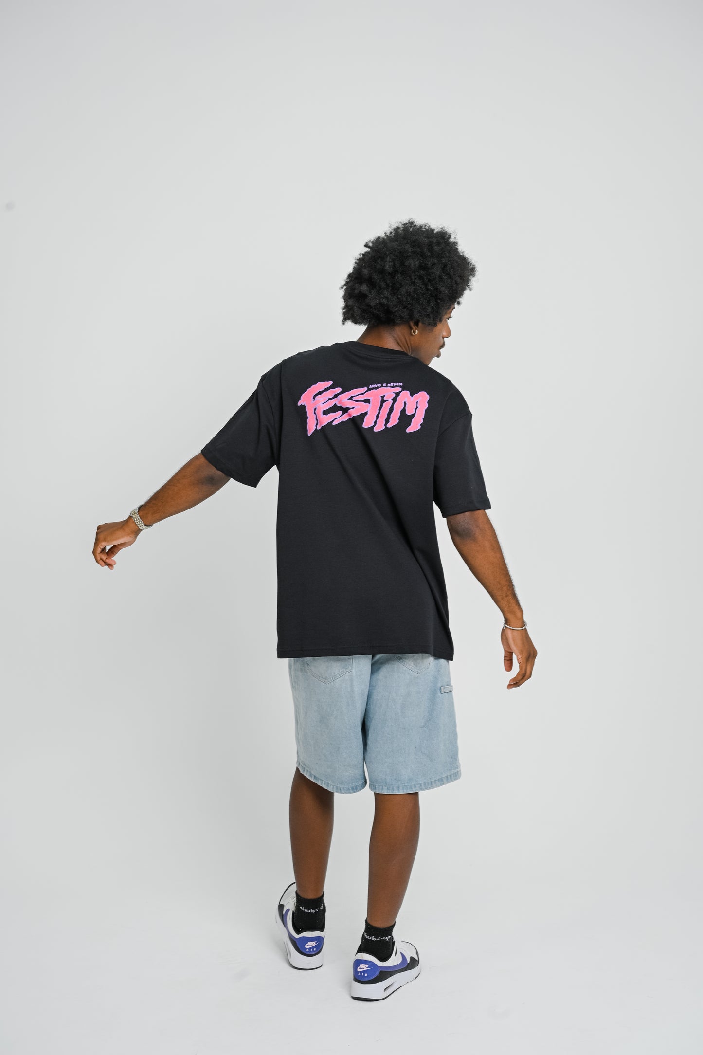 Camiseta Over Festim Preta