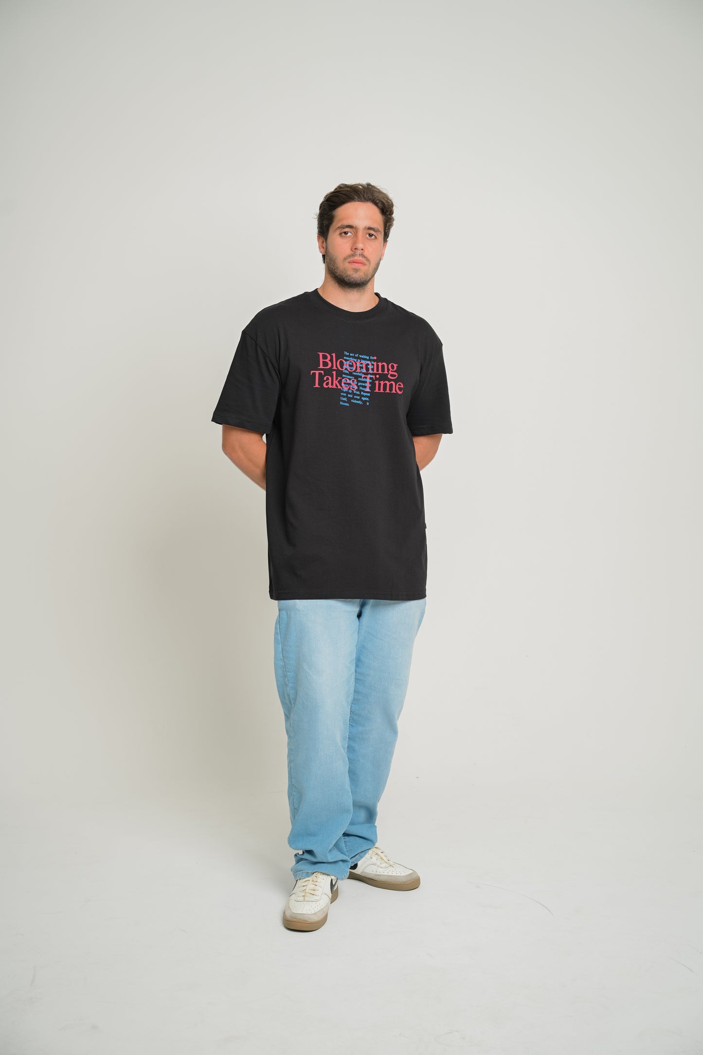 Camiseta Over Blooming Takes Time