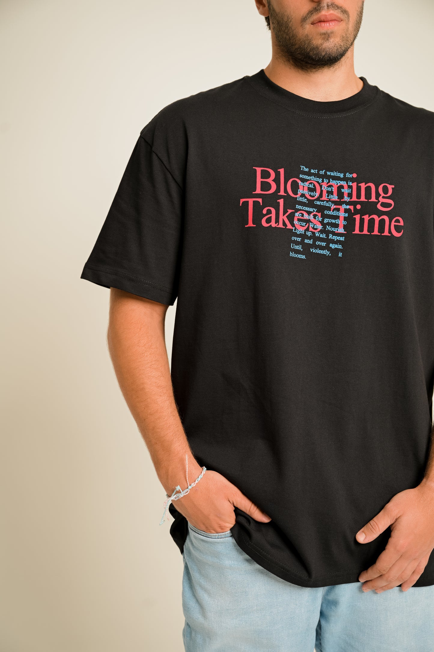 Camiseta Over Blooming Takes Time