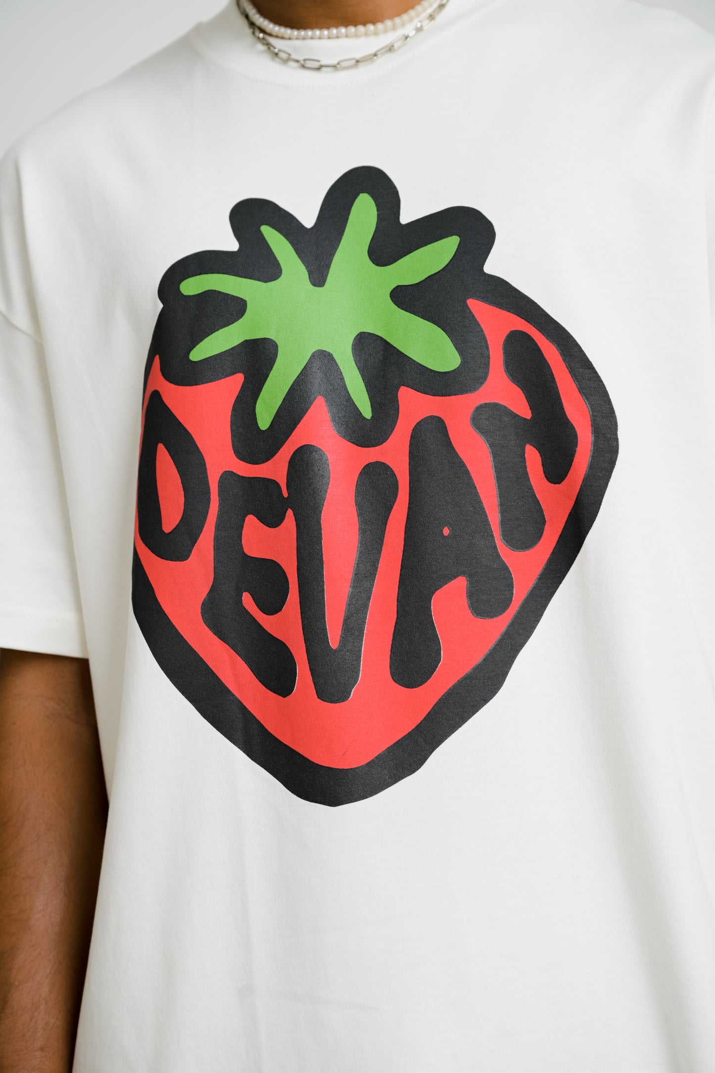 Camiseta Over Morango - Off White