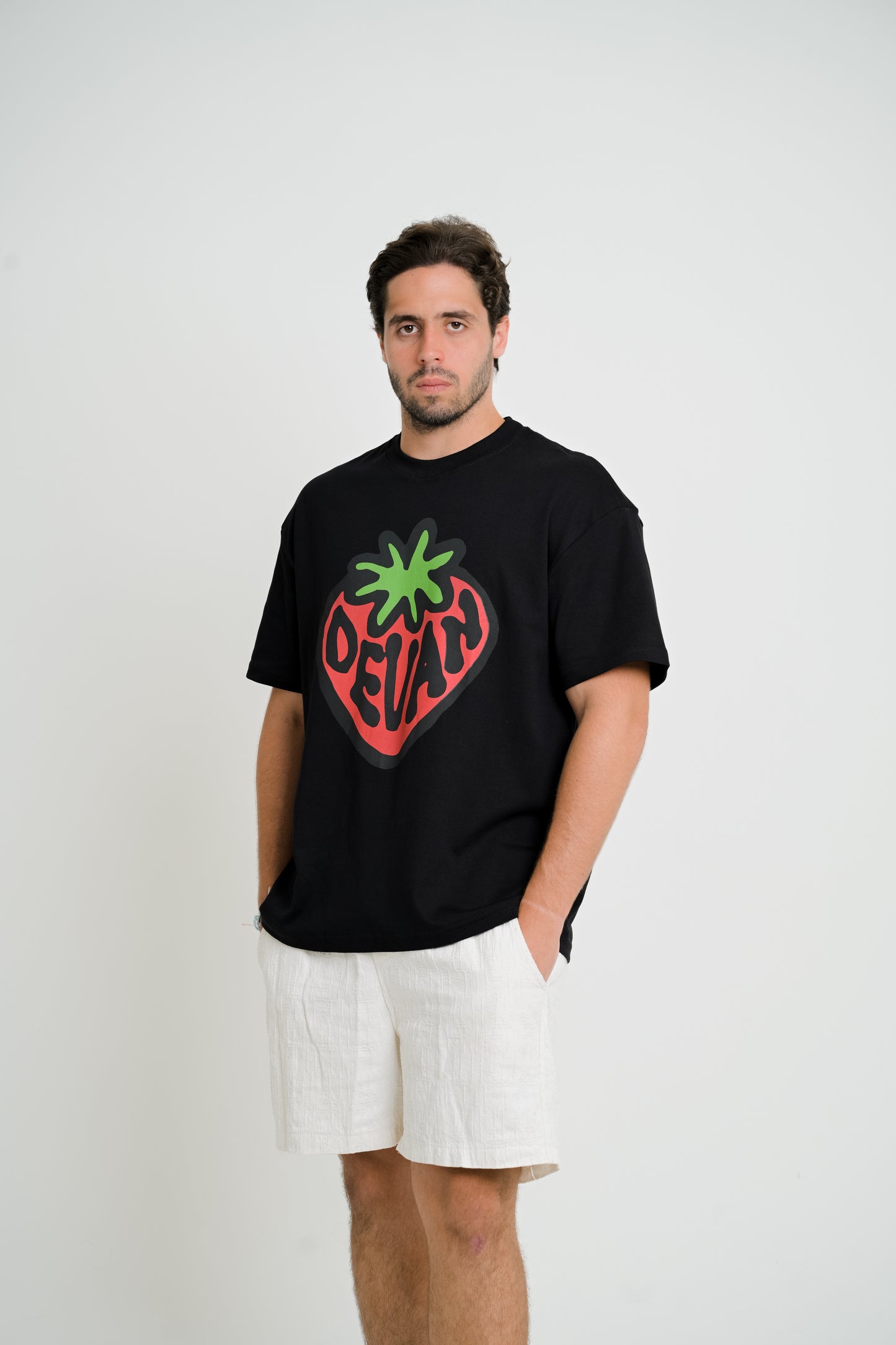 Camiseta Over Morango - Preta