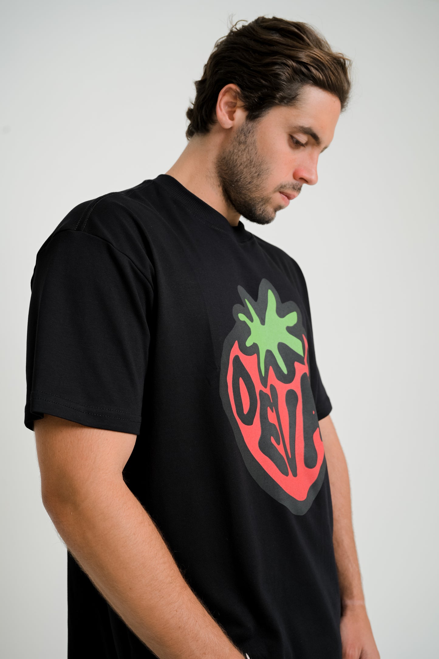 Camiseta Over Morango - Preta