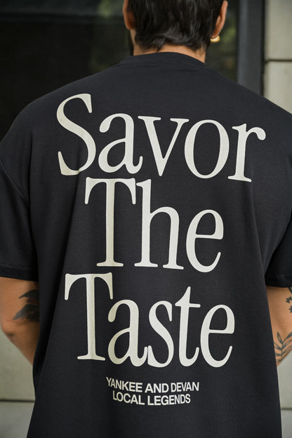 Camiseta Over Savor the Taste - Preta