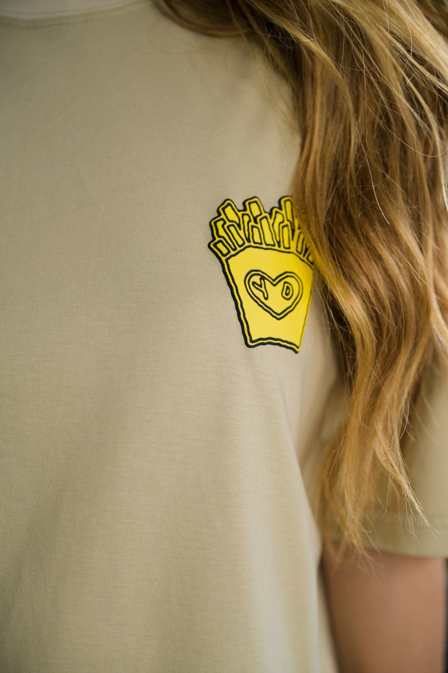Camiseta Over Fries - Bege