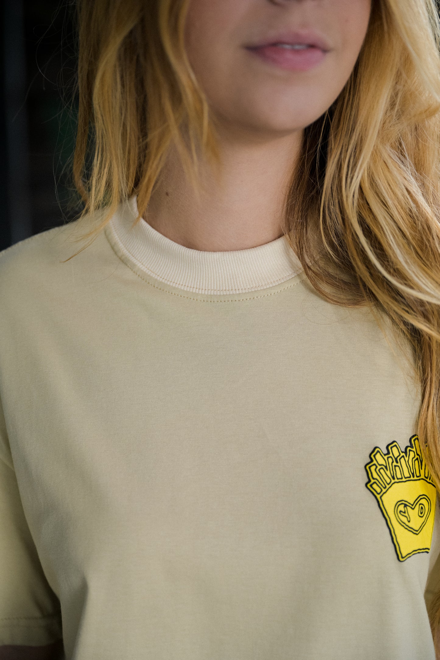 Camiseta Over Fries - Bege
