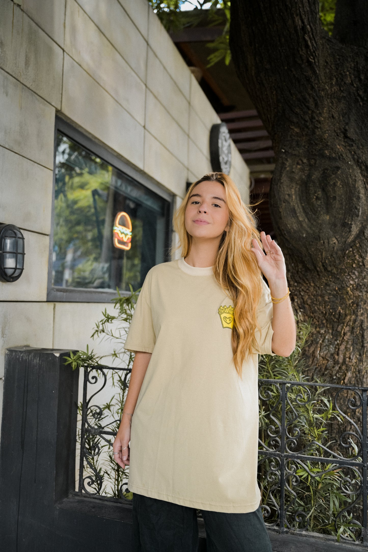 Camiseta Over Fries - Bege