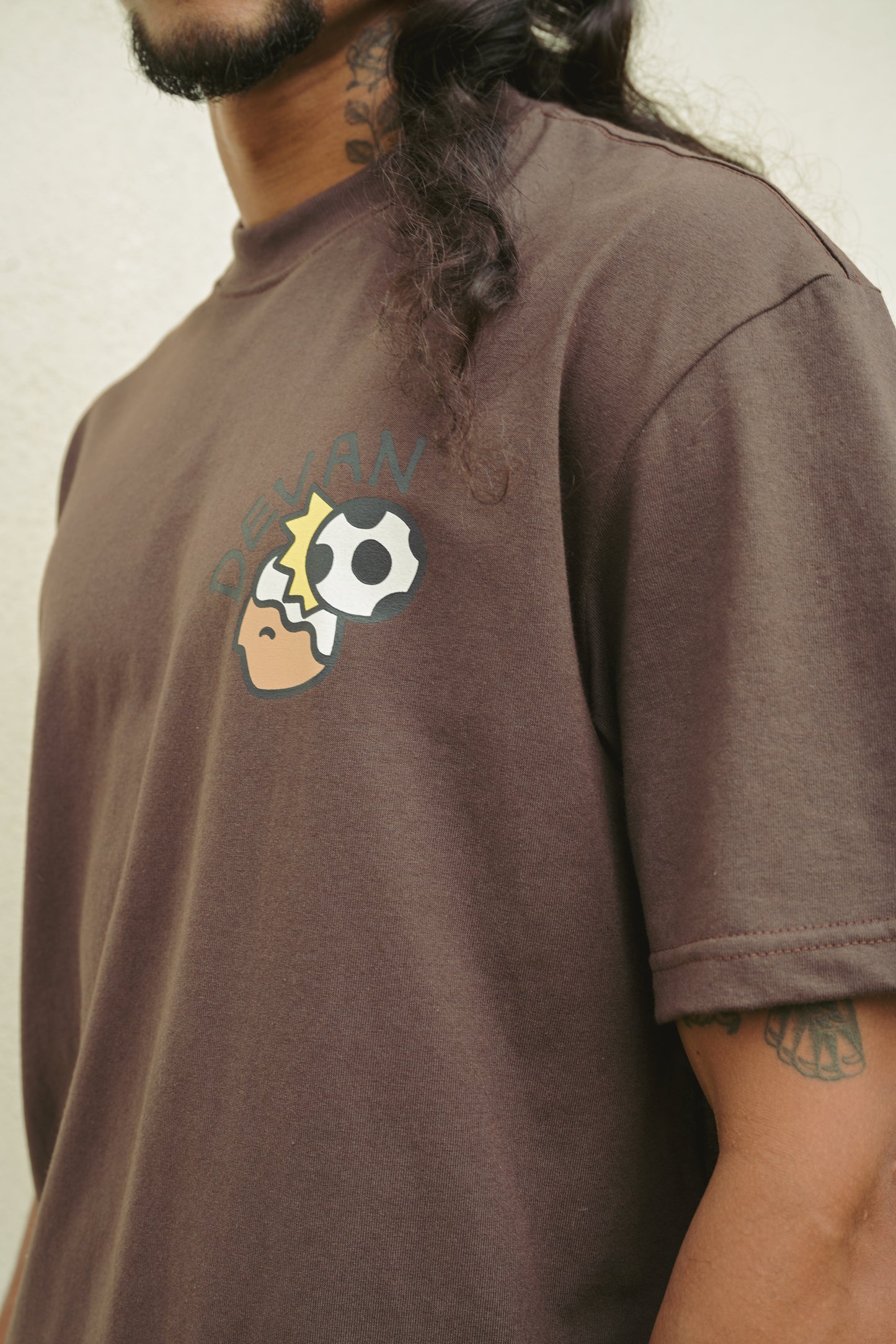 Camiseta Over Garotinho Marrom