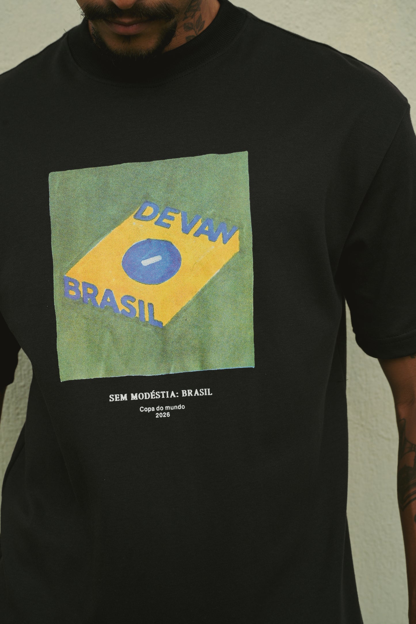 Camiseta Over Devan Brasil Preta