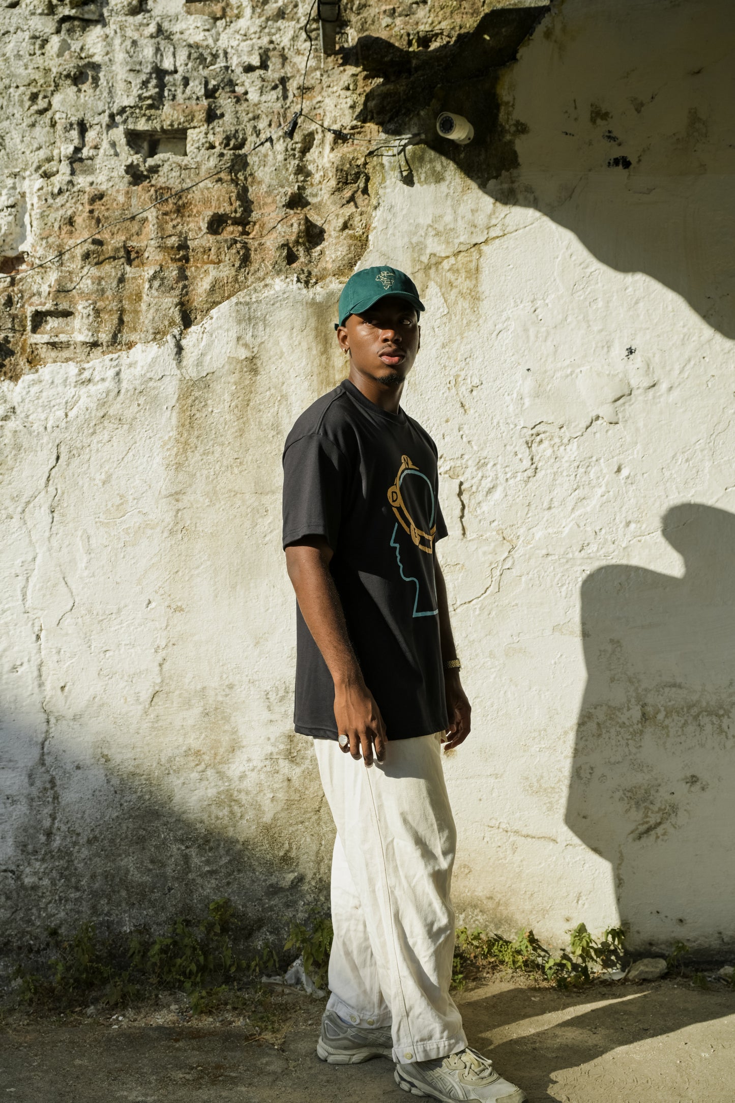 Camiseta Over Cabeça - Preta