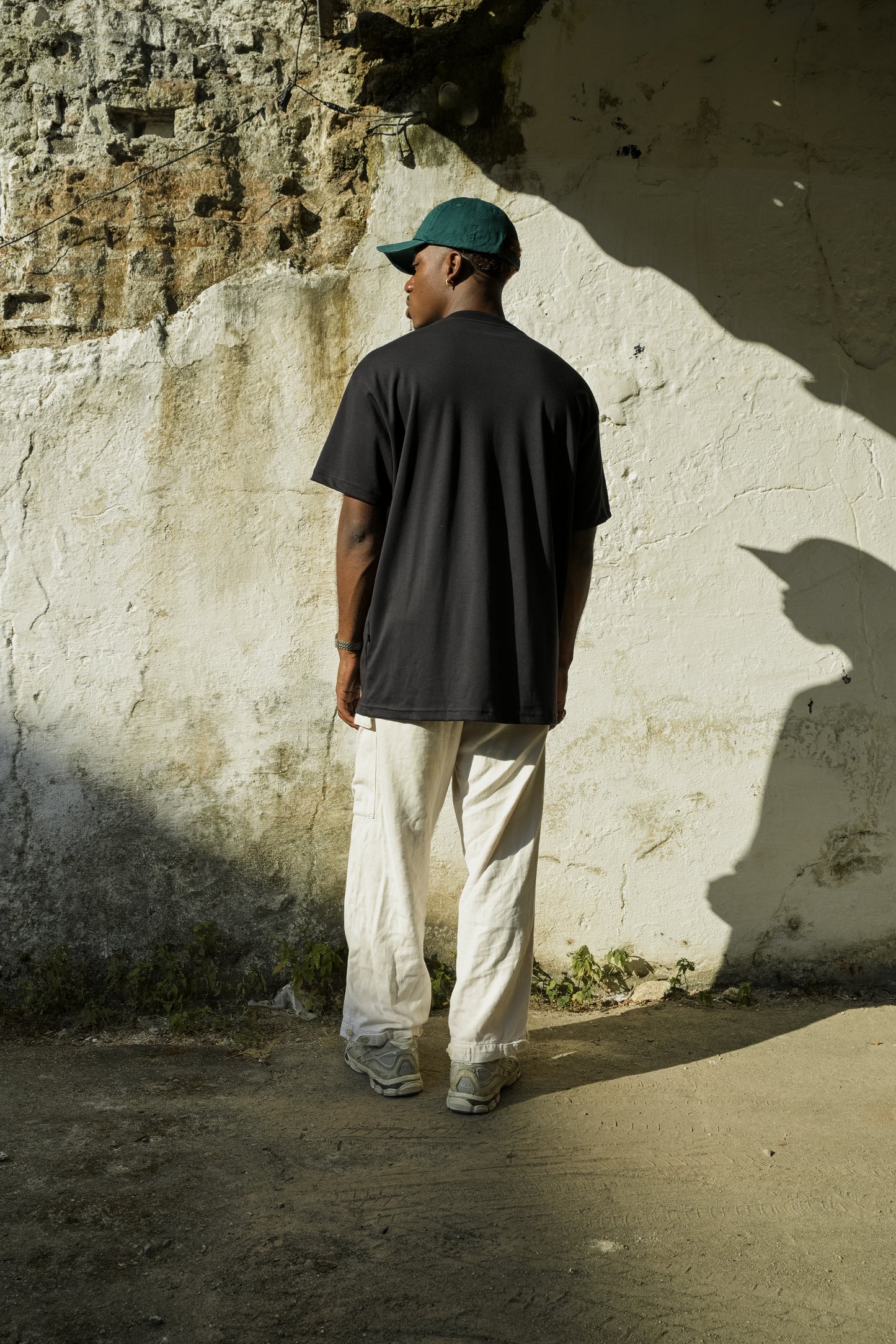 Camiseta Over Cabeça - Preta