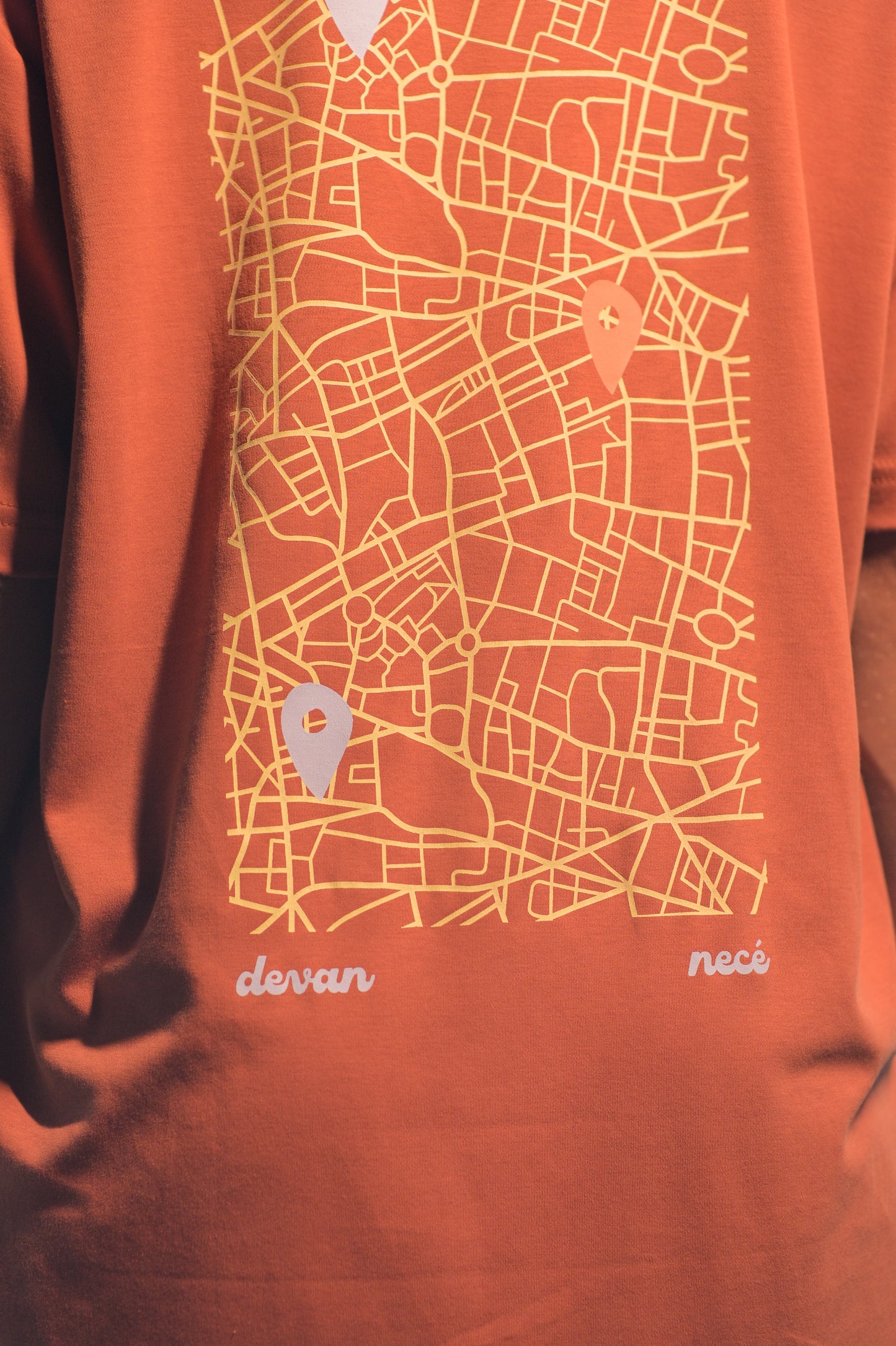 Camiseta Over Pé na Estrada