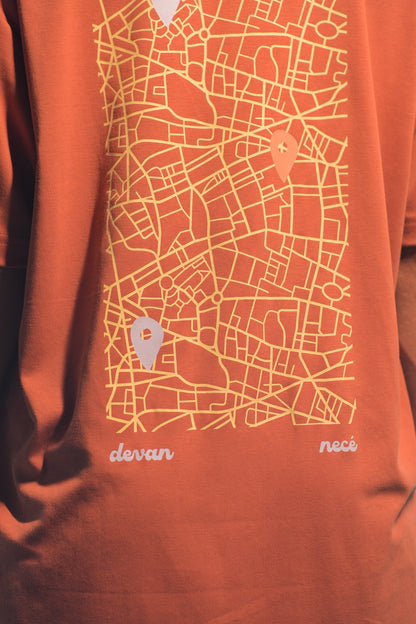 Camiseta Over Pé na Estrada