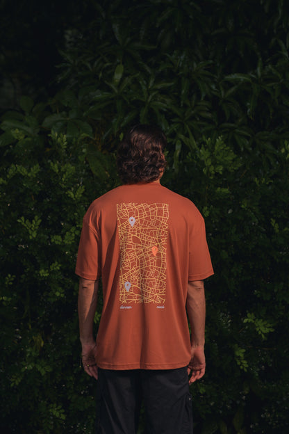 Camiseta Over Pé na Estrada