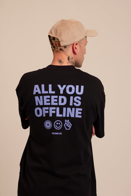 Camiseta Over All You Need Is Offline - Preta