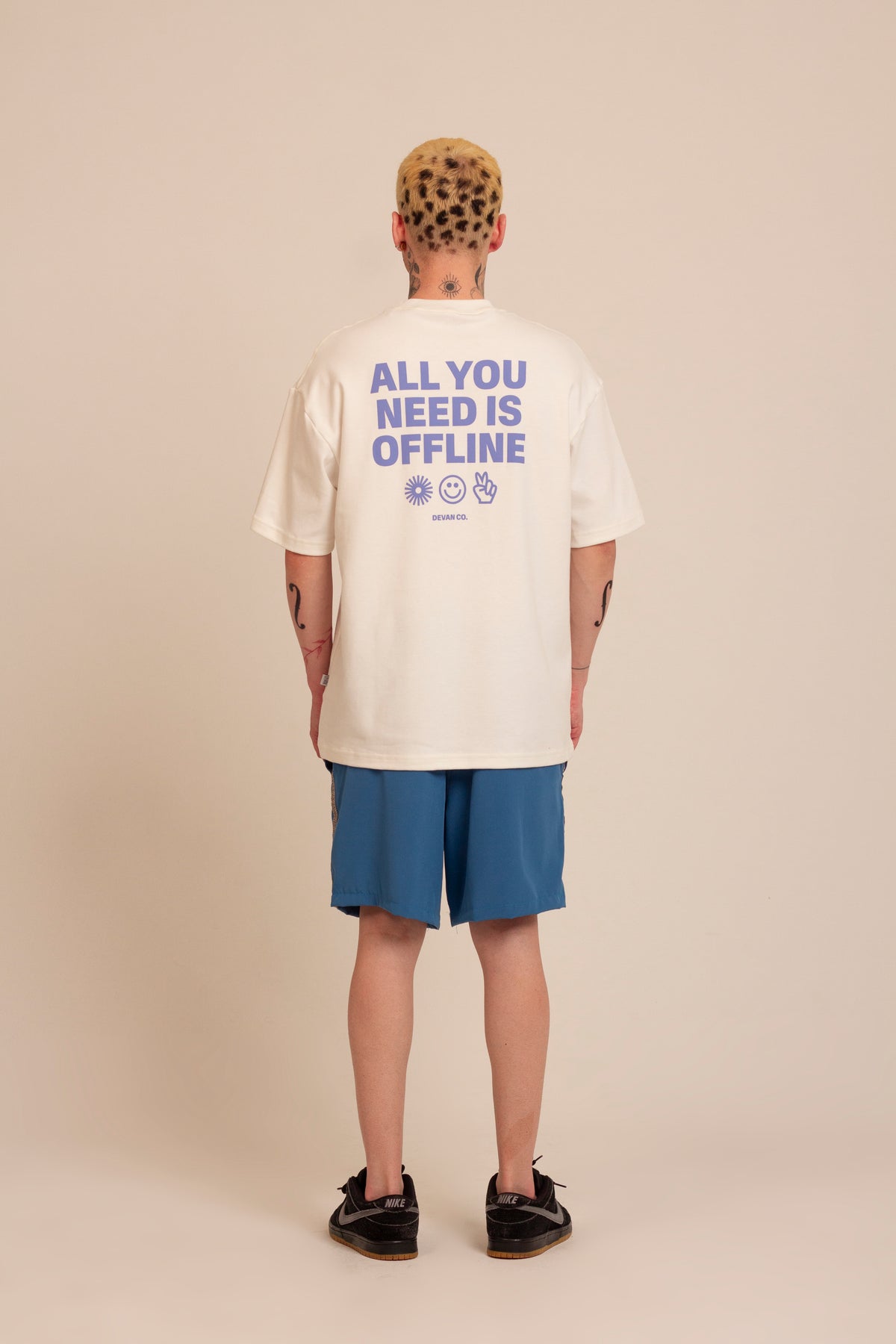 Camiseta All You Need Is Offline - Off White