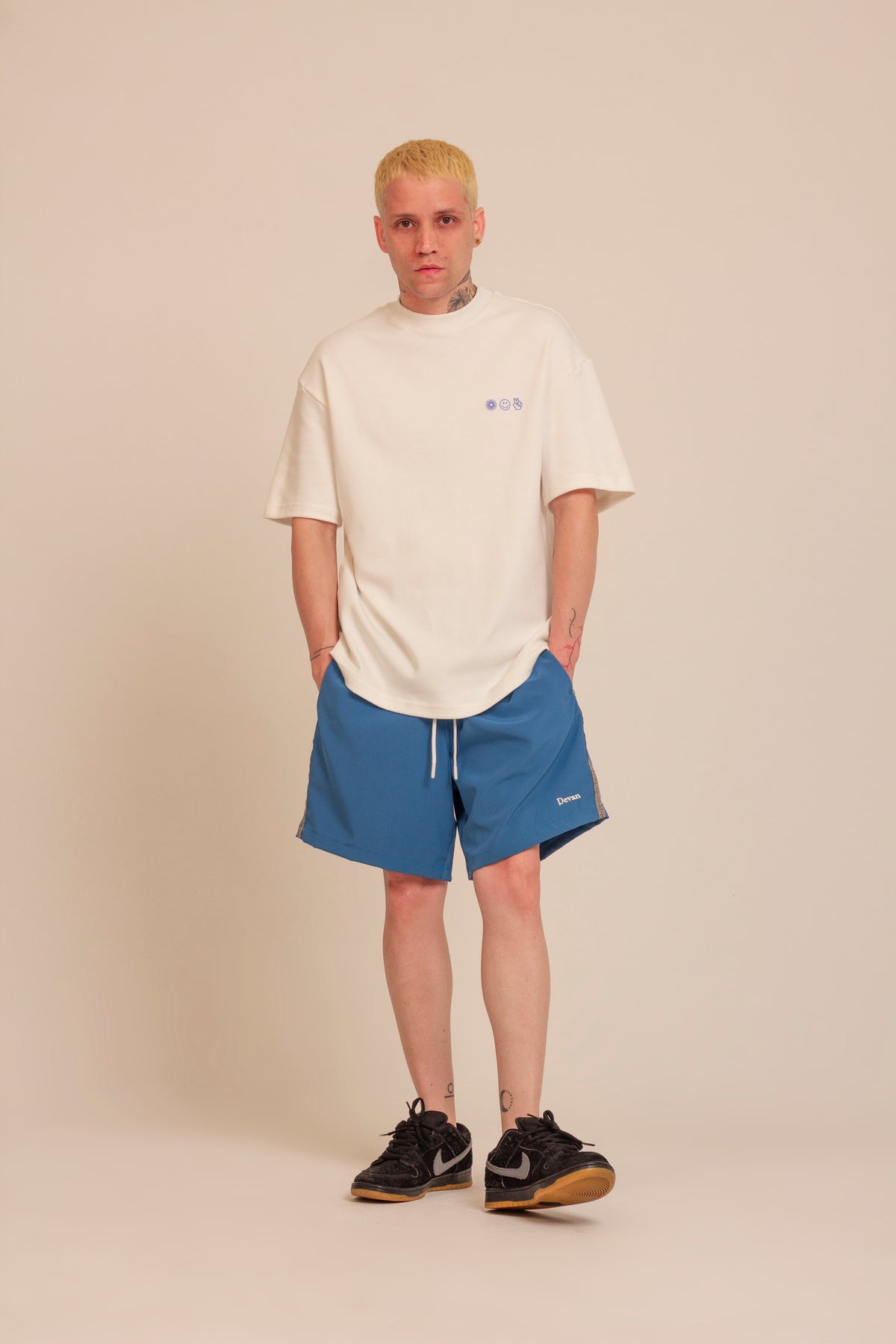 Camiseta All You Need Is Offline - Off White