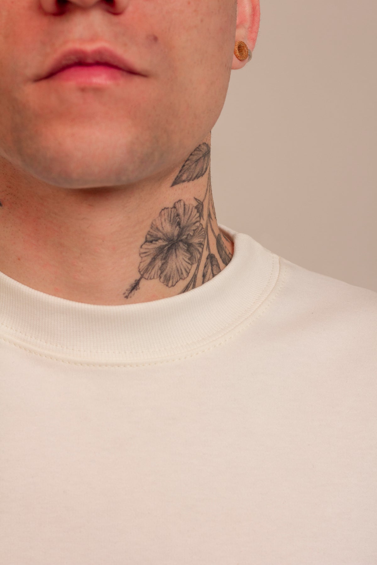 Camiseta All You Need Is Offline - Off White